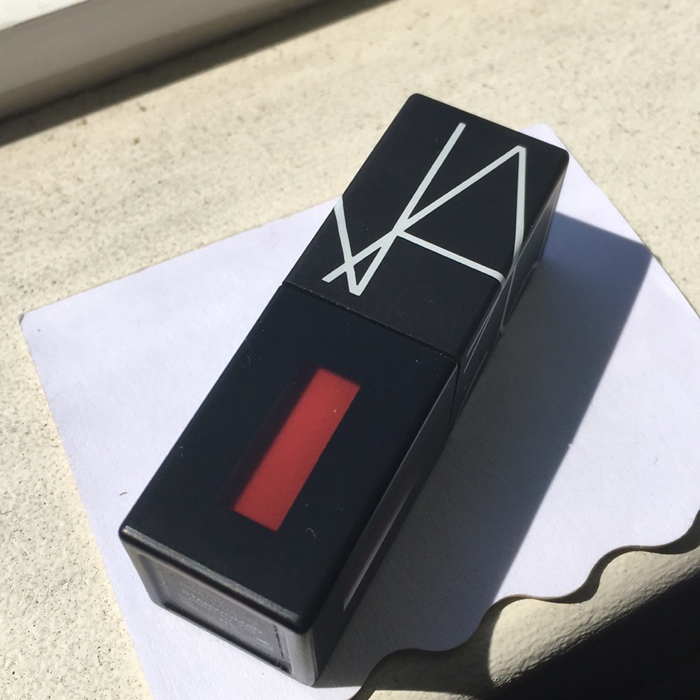 NARS powermatte lip pigment in STARWOMAN.